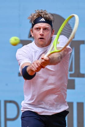 April 25, 2026, Madrid, Madrid, Spain: ALEJANDRO DAVIDOVICH of spain - NIKE plays a backhand against PABLO CARRENO BUSTA of Spain †JOMA during the Mutua Madrid Open 2026, ATP, Tennis Herren Masters 1000 and WTA, Tennis Damen 1000 tennis tournament, celebrated at Caja Magica on April 24, 2026 in Madrid, Spain. Madrid Spain - ZUMAc312 20260425_zsp_c312_201 Copyright: xOscarxManuelxSanchezx