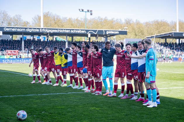 25 04 2026, Soccer, 2 Bundesliga, 31 Matchday Season 2025 2026, Preußen Münster DSC Arminia Bielefeld, The players of Arminia Bielefeld are happy about the victory, xRHR PHOTO TKx Copyright: RHR-FOTOx RHR-FOTO TK