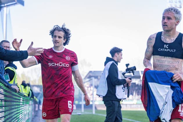 25 04 2026, Soccer, 2 Bundesliga, Matchday 31 Season 2025 2026, Preußen Münster DSC Arminia Bielefeld, The players of Arminia Bielefeld are happy about the victory, Mael Corboz DSC Arminia Bielefeld , Joel Grodowski DSC Arminia Bielefeld xRHR PHOTO TKx Copyright: RHR-FOTOx RHR-FOTO TK