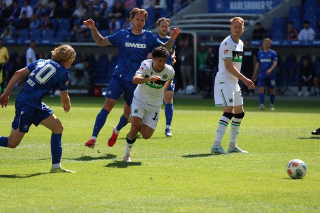 25 04 2026, xrekx, Soccer 2 Bundesliga, Karlsruher SC Hannover 96 v l Husseyn Chakroun Hannover 96 DFL DFB REGULATIONS PROHIBIT ANY USE OF PHOTOGRAPHS as IMAGE SEQUENCES and or QUASI VIDEO Karlsruhe