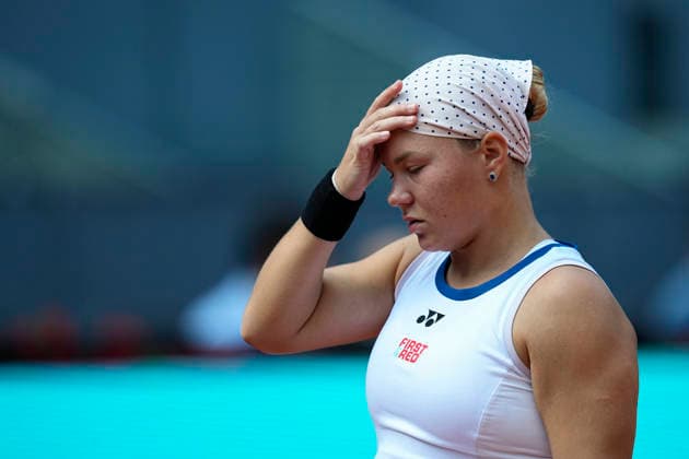 April 25, 2026, Madrid, Madrid, Spain: Diana Shnaider of Russia plays against Belinda Bencic of Switzerland during the Mutua Madrid Open 2026, ATP, Tennis Herren Masters 1000 and WTA, Tennis Damen 1000, at La Caja Magica on April 25, 2026 in Madrid, Spain. Mutua Madrid Open 2026 - Day 6 - ZUMAa181 20260425_zaa_a181_040 Copyright: xOscarxJ.xBarrosox