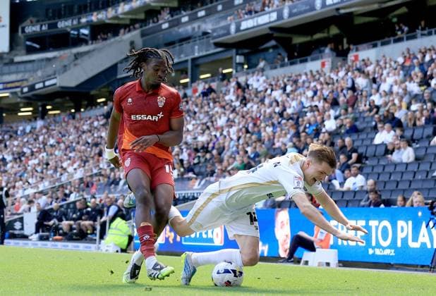 Joe Tomlinson of Milton Keynes Dons is fouled by William Tamen of Tranmere Rovers Milton Keynes Dons v Tranmere Rovers, EFL Sky Bet League Two, Football, Stadium MK, Milton Keynes, UK - 25 Apr 2026Milton Keynes Stadium MK United Kingdom EDITORIAL USE ONLY No use with unauthorised audio, video, data, fixture lists, club league logos or live services. Online in-match use limited to 120 images, no video emulation. No use in betting, games or single club league player publications. Copyright: xGeorgexTewkesbury Shutterstockx 16838787ac