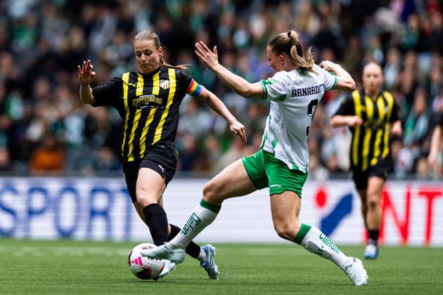 260425 Anna Anvegard of Häcken and Gudrun Arnardottir of Hammarby during the UEFA Women s Europa Cup final match between Hammarby and Häcken on April 25, 2026 in Stockholm Photo Caisa Rasmussen BILDBYRAN COP 353 JN0267 fotboll football soccer fotball europa cup hammarby häcken uefa womens europa cup dam bbeng  Copyright: CAISAxRASMUSSEN BB260425CR012