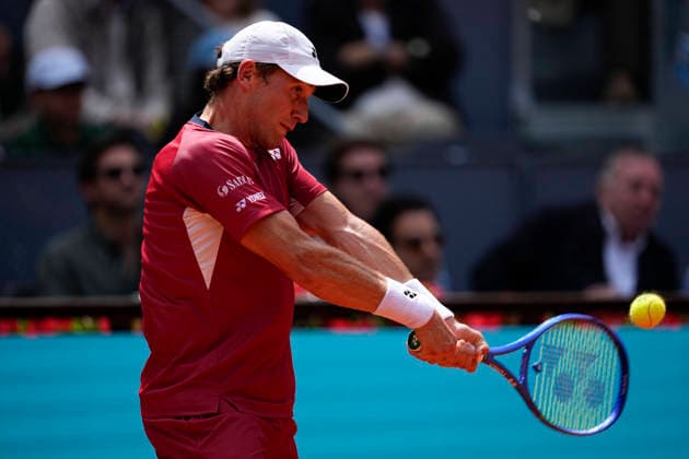 April 25, 2026, Madrid, Madrid, Spain: Casper Ruud of Norway plays against Jaume Munar of Spain during the Mutua Madrid Open 2026, ATP, Tennis Herren Masters 1000 and WTA, Tennis Damen 1000, at La Caja Magica on April 25, 2026 in Madrid, Spain. Mutua Madrid Open 2026 - Day 6 - ZUMAa181 20260425_zaa_a181_063 Copyright: xOscarxJ.xBarrosox