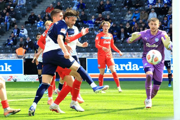 DEU, DFL, 2 FBL, Hertha BSC vs Holstein Kiel, 25 04 2026, Berliner Olympiastadion, Berlin, DEU, DFL, 2 FBL, Hertha BSC vs Holstein Kiel, im Bild Dawid Kownacki Hertha BSC Berlin 9 , Timon Weiner Holstein Kiel 1 DFL regulations prohibit any use of Photographs as image sequences and or quasi video nordphotoxGmbHx xEngler nph00076