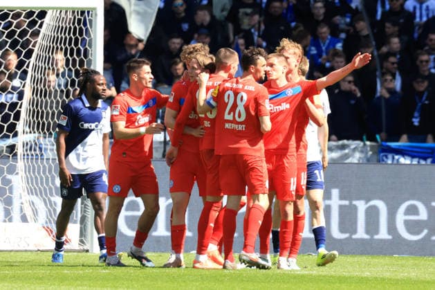 DEU, DFL, 2 FBL, Hertha BSC vs Holstein Kiel, 25 04 2026, Berliner Olympiastadion, Berlin, DEU, DFL, 2 FBL, Hertha BSC vs Holstein Kiel, im Bild 0 1 , Kieler Spieler, Deyovaisio Zeefuik Hertha BSC Berlin 42 DFL regulations prohibit any use of Photographs as image sequences and or quasi video nordphotoxGmbHx xEngler nph00076