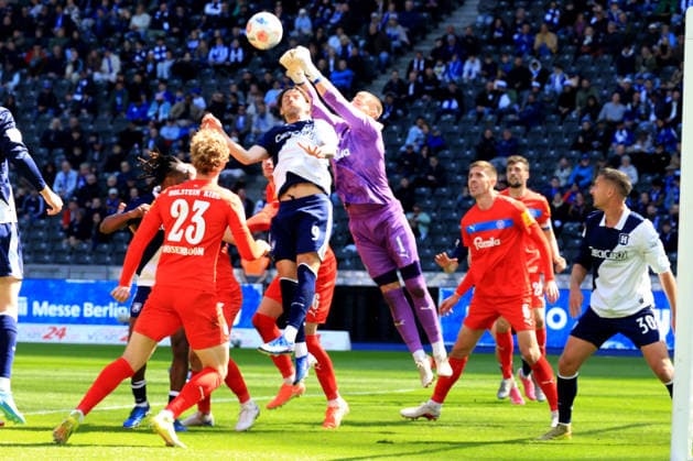 DEU, DFL, 2 FBL, Hertha BSC vs Holstein Kiel, 25 04 2026, Berliner Olympiastadion, Berlin, DEU, DFL, 2 FBL, Hertha BSC vs Holstein Kiel, im Bild Dawid Kownacki Hertha BSC Berlin 9 , Timon Weiner Holstein Kiel 1 DFL regulations prohibit any use of Photographs as image sequences and or quasi video nordphotoxGmbHx xEngler nph00076