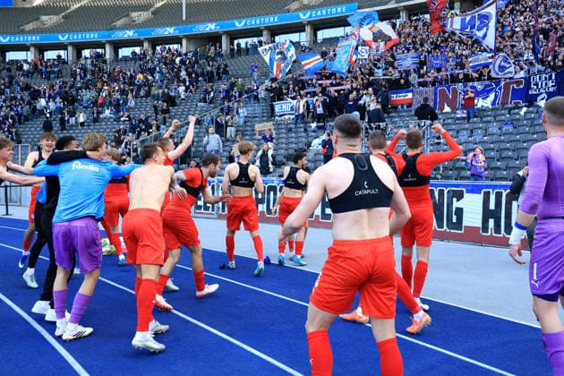 DEU, DFL, 2 FBL, Hertha BSC vs Holstein Kiel, 25 04 2026, Berliner Olympiastadion, Berlin, DEU, DFL, 2 FBL, Hertha BSC vs Holstein Kiel, im Bild Kieler Spieler, Kieler Fans DFL regulations prohibit any use of Photographs as image sequences and or quasi video nordphotoxGmbHx xEngler nph00076