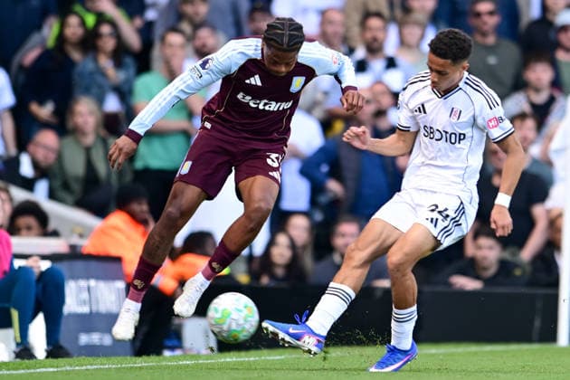 Fulham v Aston Villa, Premier League Aston Villa midfielder Leon Bailey (31) under pressure from Fulham midfielder Josh King (24) during the Premier League match between Fulham and Aston Villa at Craven Cottage, London, UK on 25 April 2026. London Craven Cottage Greater London UK Editorial use only DataCo restrictions apply See www.football-dataco.com , Copyright: xDennisxGoodwinx PSI-24149-0067