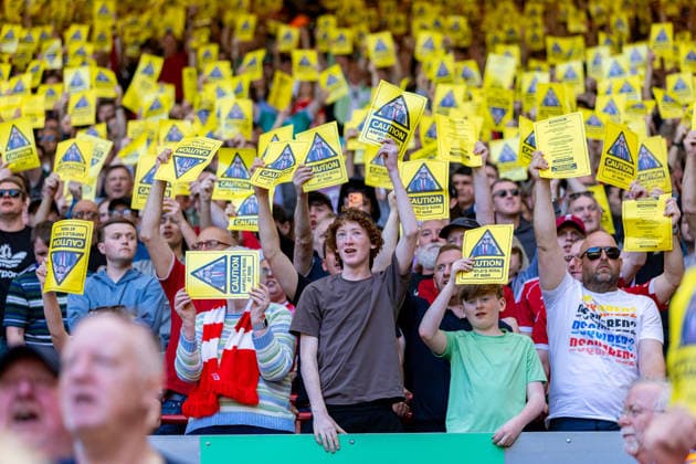 Football - FA Premier League - Liverpool FC v Crystal Palace FC LIVERPOOL, ENGLAND - Saturday, April 25, 2026: Liverpool supporters hold up a yellow card Anfield s soul at risk on 13 minutes in protest of the proposed ticket price increase during the FA Premier League match between Liverpool FC and Crystal Palace FC at Anfield. (Photo by David Rawcliffe Propaganda) LIVERPOOL Anfield MERSEYSIDE ENGLAND  Copyright: xDavidxRawcliffex P2026-04-25-Liverpool_Crystal_Palace-32