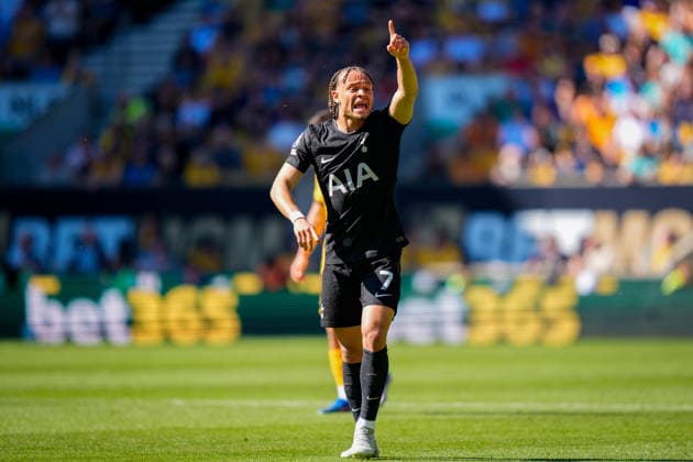 Premier League: Wolverhampton Wanderers v Tottenham Hotspur Xavi Simons of Tottenham Hotspur reacts after a missed chance on goal during the Premier League match Wolverhampton Wanderers vs Tottenham Hotspur at Molineux, Wolverhampton, United Kingdom on 25 April 2026 (Photo by Maynard Manyowa News Images) Wolverhampton Molineux West Midlands United Kingdom Copyright: xMaynardxManyowa NewsxImagesx