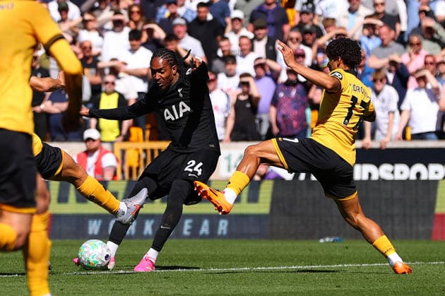 Wolverhampton Wanderers v Tottenham Hotspur, Premier League Djed Spence of Tottenham Hotspur plays the ball during the Wolverhampton Wanderers v Tottenham Hotspur Premier League match at Molineux Stadium, Wolverhampton, England on 25 April 2026 Credit: Ryan Crockett Every Second Media Editorial use only. All images are copyright Every Second Media Limited. No images may be reproduced without prior permission. All rights reserved. Premier League and Football League images are subject to licensing agreements with Football DataCo Limited. see https: www.football-dataco.com Copyright: xIMAGO EveryxSecondxMediax ESM-1945-0056 RyanxCrockettx xEveryxSecondxMediax