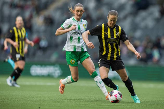 260425 Svea Rehnberg of Hammarby and Aivi Luik of Häcken during the UEFA Women s Europa Cup final match leg 1 between Hammarby and Häcken on April 25, 2026 in Stockholm Photo Caisa Rasmussen BILDBYRAN COP 353 JN0267 fotboll football soccer fotball europa cup hammarby häcken uefa womens europa cup dam bbeng  Copyright: CAISAxRASMUSSEN BB260425CR018