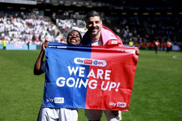 Milton Keynes Dons players celebrate their side s promotion to EFL League One Milton Keynes Dons v Tranmere Rovers, EFL Sky Bet League Two, Football, Stadium MK, Milton Keynes, UK - 25 Apr 2026Milton Keynes Stadium MK United Kingdom EDITORIAL USE ONLY No use with unauthorised audio, video, data, fixture lists, club league logos or live services. Online in-match use limited to 120 images, no video emulation. No use in betting, games or single club league player publications. Copyright: xGeorgexTewkesbury Shutterstockx 16838787bo