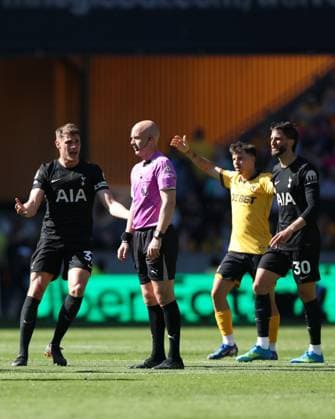 Micky van de Ven of Tottenham Hotspur talks with referee Anthony Taylor Wolverhampton Wanderers v Tottenham Hotspur, Premier League, Football, Molineux, Wolverhampton, UK - 25 Apr 2026Wolverhampton Molineux United Kingdom EDITORIAL USE ONLY No use with unauthorised audio, video, data, fixture lists, club league logos or live services. Online in-match use limited to 120 images, no video emulation. No use in betting, games or single club league player publications. Copyright: xKieranxMcManus Shutterstockx 16838799a