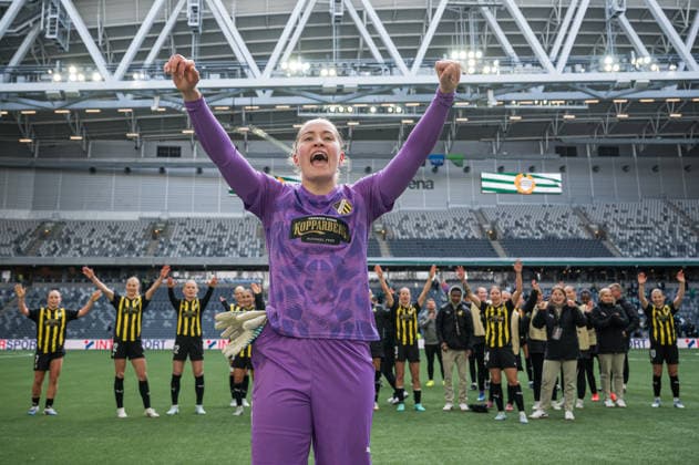260425 Goalkeeper Fanney Birkisdottir of Häcken celebrates after the UEFA Women s Europa Cup final match leg 1 between Hammarby and Häcken on April 25, 2026 in Stockholm Photo Jonathan Näckstrand BILDBYRAN COP 94 JN0267 fotboll football soccer fotball europa cup hammarby häcken uefa womens europa cup dam bbeng jubel  Copyright: JONATHANxNÄCKSTRAND BB260425JN034