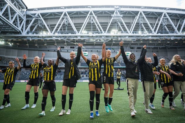260425 Players of Häcken celebrate after the UEFA Women s Europa Cup final match leg 1 between Hammarby and Häcken on April 25, 2026 in Stockholm Photo Jonathan Näckstrand BILDBYRAN COP 94 JN0267 fotboll football soccer fotball europa cup hammarby häcken uefa womens europa cup dam bbeng jubel  Copyright: JONATHANxNÄCKSTRAND BB260425JN038