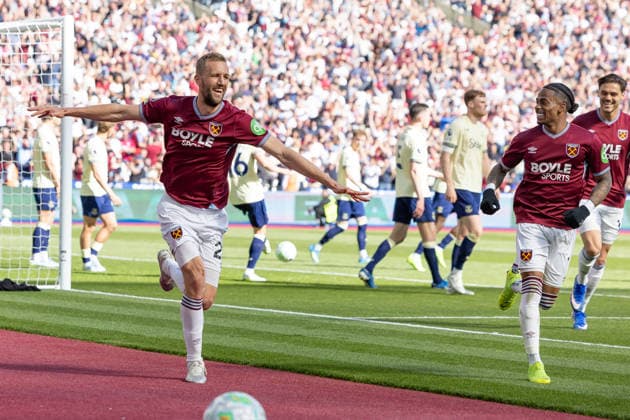 West Ham United v Everton, Premier League, Football, London Stadium, London, UK - 25 Apr 2026 Goal. Tomas Soucek of West Ham United (28) celebrates after he scores the first goal of the game London London Stadium Stratford GBR, UK NEWSPAPERS OUT Copyright: xEllixBirchx