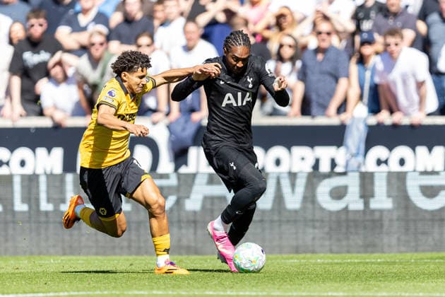 Wolverhampton Wanderers v Tottenham Hotspur, Premier League Tottenham Hotspur midfielder Xavi Simons (7) battles for possession with Wolverhampton Wanderers defender Pedro Lima (17) on wing during the Premier League match between Wolverhampton Wanderers and Tottenham Hotspur at Molineux, Wolverhampton, UK on 25 April 2026. Wolverhampton Molineux West Midlands UK Editorial use only DataCo restrictions apply See www.football-dataco.com , Copyright: xManjitxNarotrax PSI-24154-0014