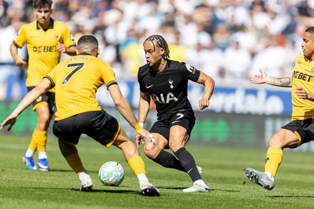 Wolverhampton Wanderers v Tottenham Hotspur, Premier League Tottenham Hotspur midfielder Xavi Simons (7) battles for possession with Wolverhampton Wanderers midfielder Andre (7) during the Premier League match between Wolverhampton Wanderers and Tottenham Hotspur at Molineux, Wolverhampton, UK on 25 April 2026. Wolverhampton Molineux West Midlands UK Editorial use only DataCo restrictions apply See www.football-dataco.com , Copyright: xManjitxNarotrax PSI-24154-0021
