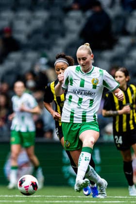 260425 Emelie Bragstad of Hammarby and Felicia Schröder of Häcken during the UEFA Women s Europa Cup final match between Hammarby and Häcken on April 25, 2026 in Stockholm Photo Caisa Rasmussen BILDBYRAN COP 353 JN0267 fotboll football soccer fotball europa cup hammarby häcken uefa womens europa cup dam bbeng  Copyright: CAISAxRASMUSSEN BB260425CR026