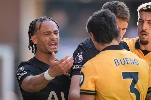 Premier League: Wolverhampton Wanderers v Tottenham Hotspur Spurs players in an altercation with Wolves players during the Premier League match Wolverhampton Wanderers vs Tottenham Hotspur at Molineux, Wolverhampton, United Kingdom on 25 April 2026 (Photo by Maynard Manyowa News Images) Wolverhampton Molineux West Midlands United Kingdom Copyright: xMaynardxManyowa NewsxImagesx