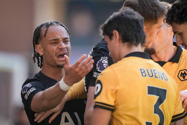 Premier League: Wolverhampton Wanderers v Tottenham Hotspur Spurs players in an altercation with Wolves players during the Premier League match Wolverhampton Wanderers vs Tottenham Hotspur at Molineux, Wolverhampton, United Kingdom on 25 April 2026 (Photo by Maynard Manyowa News Images) Wolverhampton Molineux West Midlands United Kingdom Copyright: xMaynardxManyowa NewsxImagesx