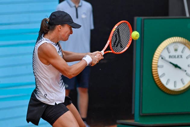 April 25, 2026, Madrid, Madrid, Spain: IGA SWIATEK of Poland during the Mutua Madrid Open 2026, ATP, Tennis Herren Masters 1000 and WTA, Tennis Damen 1000 tennis tournament, celebrated at Caja Magica on April 24, 2026 in Madrid, Spain. Madrid Spain - ZUMAc312 20260425_zsp_c312_280 Copyright: xOscarxManuelxSanchezx