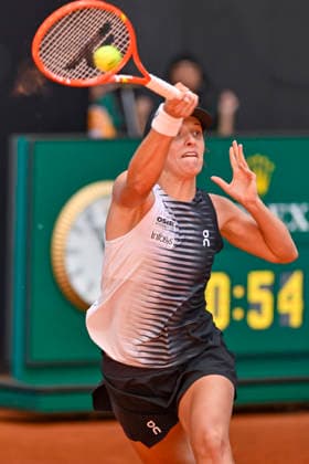 April 25, 2026, Madrid, Madrid, Spain: IGA SWIATEK of Poland during the Mutua Madrid Open 2026, ATP, Tennis Herren Masters 1000 and WTA, Tennis Damen 1000 tennis tournament, celebrated at Caja Magica on April 24, 2026 in Madrid, Spain. Madrid Spain - ZUMAc312 20260425_zsp_c312_278 Copyright: xOscarxManuelxSanchezx
