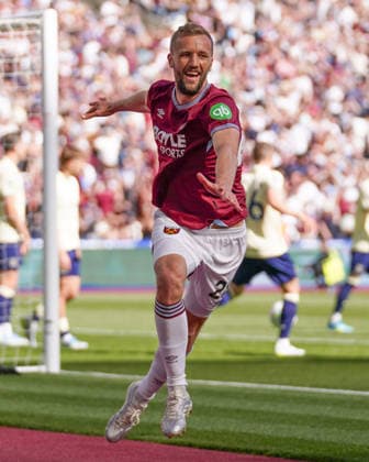 West Ham United v Everton, Premier League TomaÅ¡ SouÄek of West Ham United celebrating his goal to make it 1-0 during the West Ham United v Everton Premier League match at the London Stadium, London, England on 25 April 2026 Credit: Dylan Hepworth Every Second Media Editorial use only. All images are copyright Every Second Media Limited. No images may be reproduced without prior permission. All rights reserved. Premier League and Football League images are subject to licensing agreements with Football DataCo Limited. see https: www.football-dataco.com Copyright: xIMAGO EveryxSecondxMediax ESM-1946-0038 DylanxHepworthx xEveryxSecondxMediax