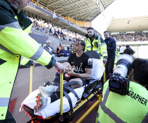 Wolverhampton Wanderers v Tottenham Hotspur, FA Premier League 25.04.26 Wolverhampton Wanderers v Tottenham Hotspur, FA Premier League Bradley Ormesher The Times Xavi Simons of Tottenham goes off injured  Copyright: xBradleyxOrmesherx NINTCHDBPICT001076161994