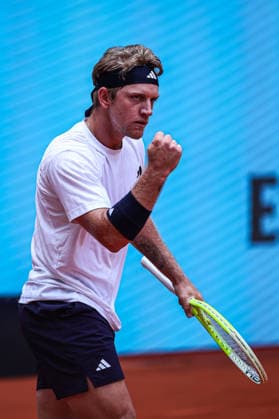 Mutua Madrid Open 2026 - Day 6 Alejandro Davidovich Fokina of Spain competes against Pablo Carreno Busta of Spain during their Men s Singles match on Day Six of the Mutua Madrid Open at La Caja Magica on April 25, 2026, in Madrid, Spain. Madrid Madrid Spain  Copyright: xMiguelxReisx originalFilename:reis-notitle260425_npS6E.jpg