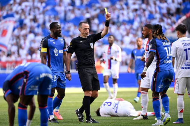 Olympique Lyonnais v AJ Auxerre - Ligue 1 McDonald s 2025 2026 42 Elisha OWUSU (aja) - Ruddy BUQUET (ARBITRE) during the Ligue 1 McDonald s match between Lyon and Auxerre at Groupama Stadium on April 25, 2026 in Lyon, France. Lyon France  Copyright: xFEPx 776348368