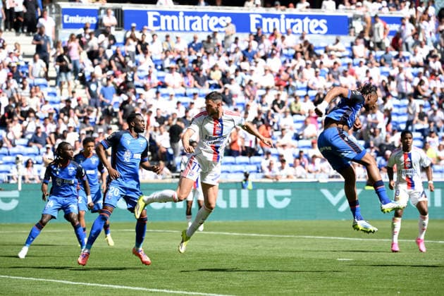 Olympique Lyonnais v AJ Auxerre - Ligue 1 McDonald s 2025 2026 20 Sinaly DIOMANDE (aja) - 77 Roman IAREMTCHOUK (ol) during the Ligue 1 McDonald s match between Lyon and Auxerre at Groupama Stadium on April 25, 2026 in Lyon, France. Lyon France  Copyright: xFEPx 776348368