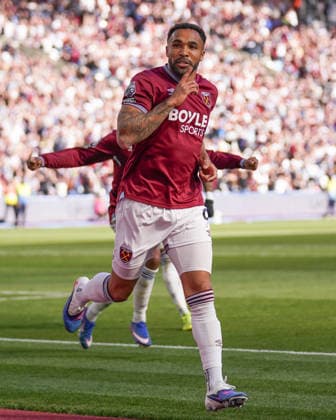 West Ham United v Everton, Premier League Callum Wilson of West Ham United celebrating his goal to make it 2-1 during the West Ham United v Everton Premier League match at the London Stadium, London, England on 25 April 2026 Credit: Dylan Hepworth Every Second Media Editorial use only. All images are copyright Every Second Media Limited. No images may be reproduced without prior permission. All rights reserved. Premier League and Football League images are subject to licensing agreements with Football DataCo Limited. see https: www.football-dataco.com Copyright: xIMAGO EveryxSecondxMediax ESM-1946-0061 DylanxHepworthx xEveryxSecondxMediax