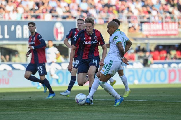 Malen Donyell (As Roma) scoaring a goal during Bologna FC vs AS Roma, Italian soccer Serie A match in Bologna, Italy, April 25 2026  Copyright: xGianlucaxRicci IPAxSportx xipa-agency.netx xx IPA_74223582 IPA_Agency_IPA74223582