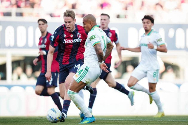 RomaÕs Donyell Malen goal 0-1 during the Serie A soccer match between Bologna and Roma at the Renato DallÕAra Stadium in Bologna, north Italy - Saturday, April 25, 2026 -  Copyright: xMassimoxPaolone LaPressex