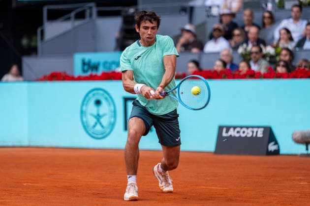 Mutua Madrid Open - Day Six MADRID, SPAIN - APRIL 25: Mariano Navone of Argentina in action against Alexander Zverev of Germany in the Men s Singles Round of 64 match during the Mutua Madrid Open 2026 tournament celebrated at La Caja Magica on April 25, 2026 in Madrid, Spain. Madrid La Caja Magica Madrid Spain Copyright: xAlbertoxGardinx AGardin_20260425_Tennis_Madrid_Day6_0556