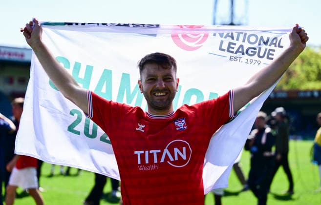 Rochdale v York City Enterprise National League York City s captain Ollie Pearce celebrates after the Enterprise National League match at Crown Oil Arena, Rochdale 25 04 2026 UK Newspapers OUT Copyright: xChrisxNuttonx FIL-23349-0012