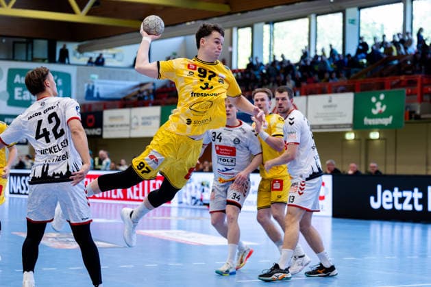 Krefeld, 24 04 2026, Handball, Men, 2 Bundesliga, 29 Matchday, 2025 2026 HSG Krefeld Niederrhein VFL Lübeck Schwartau Matija Mircic HSG Krefeld Niederrhein, 97 on goal throw