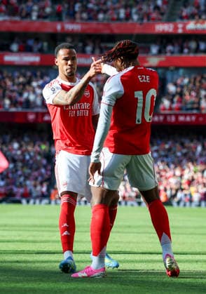 Arsenal v Newcastle United, Premier League Arsenal midfielder Eberechi Eze (10) scores a GOAL 1-0 and celebrates with Arsenal defender Gabriel (6) during the Arsenal v Newcastle United Premier League match at the Emirates Stadium, London, England on 25 April 2026 Credit: Phil Duncan Every Second Media Editorial use only. All images are copyright Every Second Media Limited. No images may be reproduced without prior permission. All rights reserved. Premier League and Football League images are subject to licensing agreements with Football DataCo Limited. see https: www.football-dataco.com Copyright: xIMAGO EveryxSecondxMediax ESM-1944-0013 PhilxDuncanx xEveryxSecondxMediax