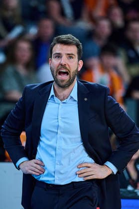 Benka Barloschky Veolia Towers Hamburg, Head Coach calls GER, ratiopharm ulm vs Veolia Towers Hamburg, Basketball, Matchday 31, EasyCredit BBL, Season 2025 2026, 25 04 2026 GER, ratiopharm ulm vs Veolia Towers Hamburg, Basketball, Matchday 31, EasyCredit BBL, Season 2025 2026, 25 04 2026 New Ulm Copyright: xEibner-Pressefoto GeraldxOelze-dexStoppanyx EP_ODS