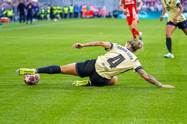 Maria Leon 4 Barcelona in action at the UEFA Womens Champions League match FC Bayern Munich FC Barcelona on 25 04 2026 Munich Allianz Arena Bayern Germany