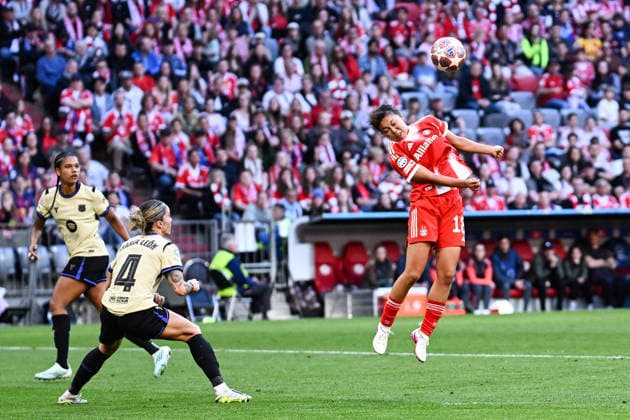 Soccer I Women I Season 2025 2026 I Champions League I Semi-final I FC Bayern Munich FC Barcelona I 25 04 2026 Header Momoko Tanikawa 18, FC Bayern Munich Munich Allianz Arena Werner Heisenberg Allee 25 Bayern Germany Copyright: xLobeca InesxHähnelx