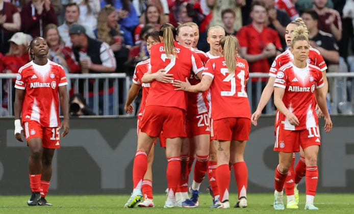 Kett Torjubel 1-1 , Fc Bayern München-Barcelona Halbfinal Women Champions League , Frauen Fußball , in den Allianz Arena Stadion, in München , Bayern , Deutschland. April 25 , 2026 . Photo by: Davide Elias IPA Photo Pressefoto DENL Copyright: xDavidexEliasx
