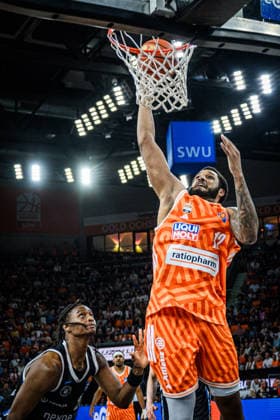 Neu Ulm, Germany, 25 04 26 Karl Gamble II Veolia Towers Hamburg and Joel Soriano ratiopharm ulm battle for the ball during the Basketball Bundesliga match between ratiopharm ulm vs Veolia Towers Hamburg at the ratiopharm Arena on April 25, 2026 in Neu Ulm, Germany Photo by Harry Langer DeFodi Images ratiopharm Arena, Germany, 25 04 26 Karl Gamble II Veolia Towers Hamburg and Joel Soriano ratiopharm ulm battle for the ball during the Basketball Bundesliga match between ratiopharm ulm vs Veolia Towers Hamburg at Neu Ulm on April 25, 2026 in ratiopharm Arena, Germany Photo by Harry Langer DeFodi Images Photo by Harry Langer DeFodi Images