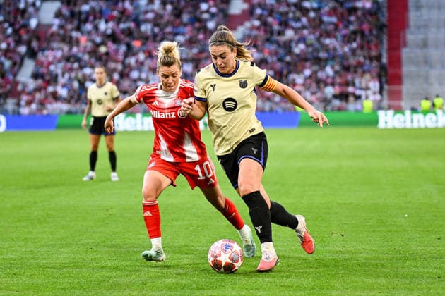 Soccer I Women I Season 2025 2026 I Champions League I Semi-final I FC Bayern Munich FC Barcelona I 25 04 2026 duel Linda Dallmann 10, FC Bayern Munich vs Alexia Putellas 11, FC Barcelona Munich Allianz Arena Werner Heisenberg Allee 25 Bayern Germany Copyright: xLobeca InesxHähnelx