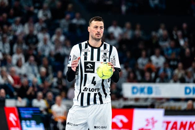 25 04 2026, xdobgx, Handball Daikin HBL, THW Kiel SC DHfK Leipzig v l Domagoj Duvnjak Kiel, 4 am Ball, plays the ball Kiel