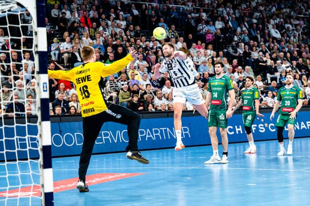25 04 2026, xdobgx, Handball Daikin HBL, THW Kiel SC DHfK Leipzig v l TomaÅ¡ Mrkva SC DHfK Leipzig Verein, 16 , Harald Reinkind Kiel, 6 beim Wurf, in action, throwing Kiel