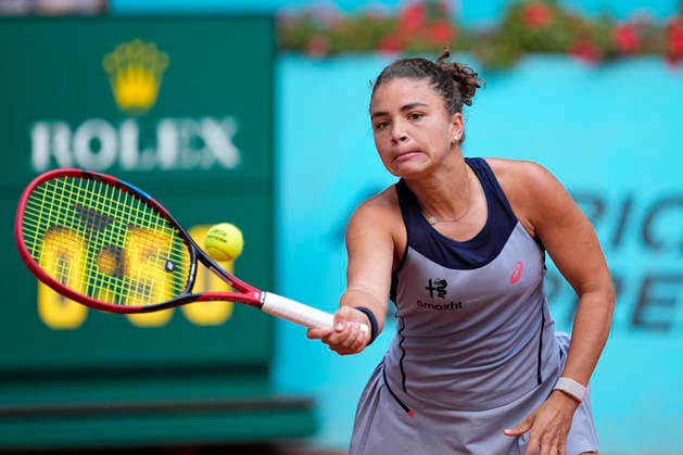 April 25, 2026, Madrid, Madrid, Spain: Jasmine Paolini of Italy plays against Hailey Baptiste of USA during the Mutua Madrid Open 2026, ATP, Tennis Herren Masters 1000 and WTA, Tennis Damen 1000, at La Caja Magica on April 25, 2026 in Madrid, Spain. Mutua Madrid Open 2026 - Day 6 - ZUMAa181 20260425_zaa_a181_278 Copyright: xOscarxJ.xBarrosox